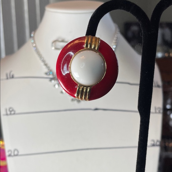 Elegant Red and White Earrings - Picture 4 of 7